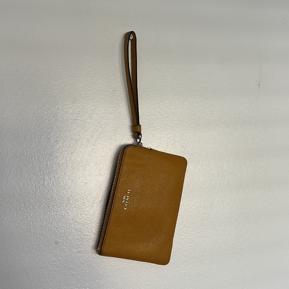 Coach wristlet in mustard colour - Picture 8 of 8